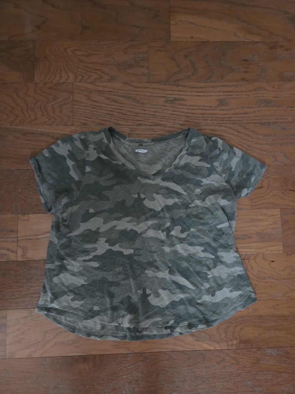 Old Navy Women's Olive Green Camo V-Neck Tee
